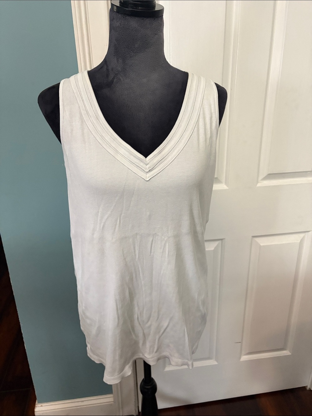 Lane Bryant White V-Neck Sleeveless Tank Top
